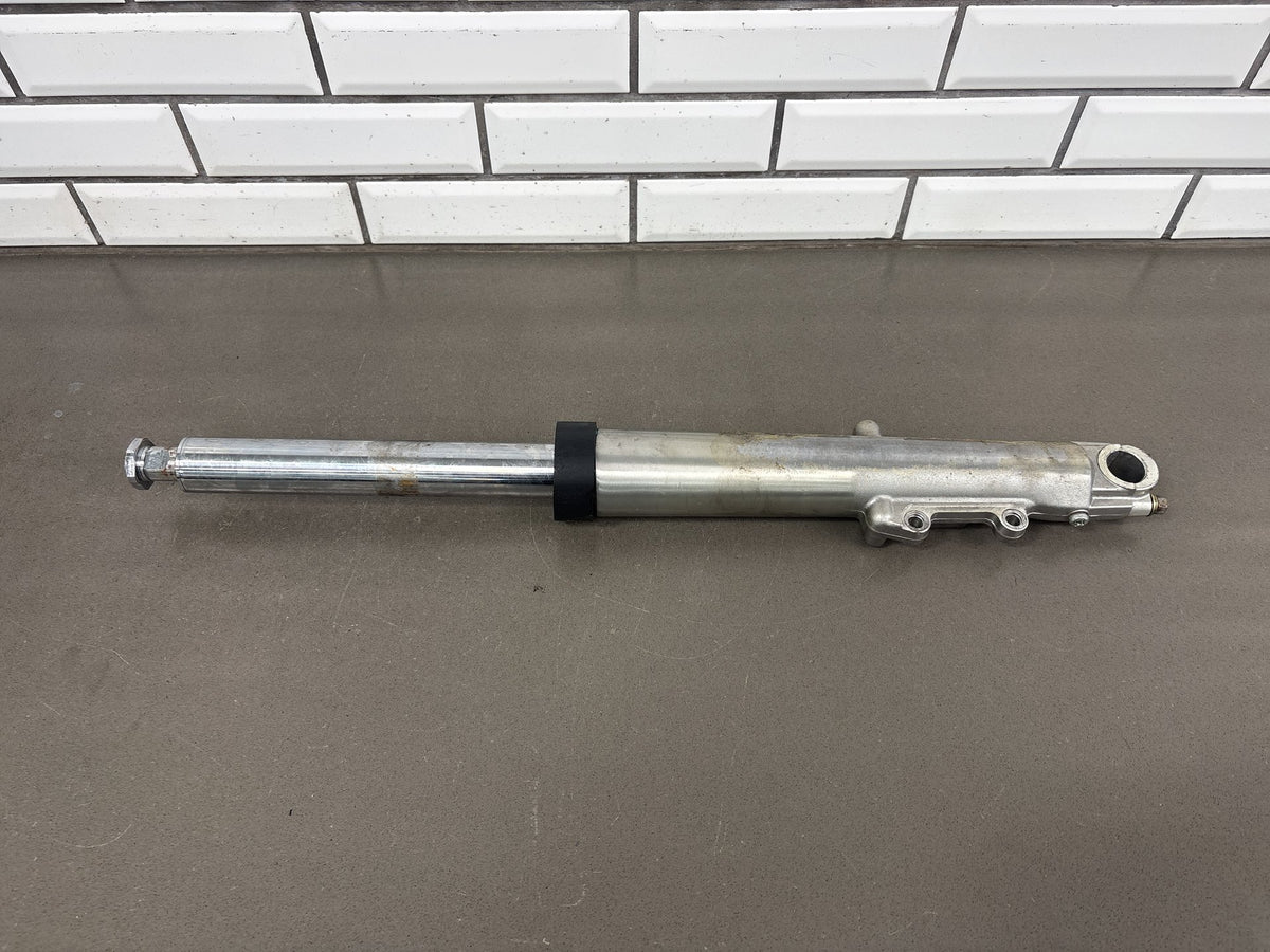 2002-2006 Harley Road King FLHR FLHRI FLHRCI FLHRS Right Fork Leg OEM 46497-02A