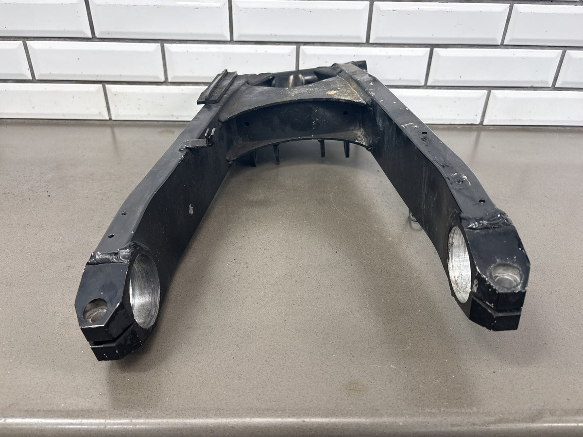 1990-1993 Kawasaki Ninja ZX-11 ZX1100C Swingarm Swing Arm OEM 33001-1351
