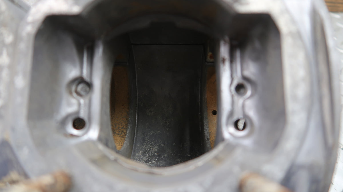 1970-1975 Yamaha R5C RD350 RD250 Crankcases OEM 278-15100-02-00