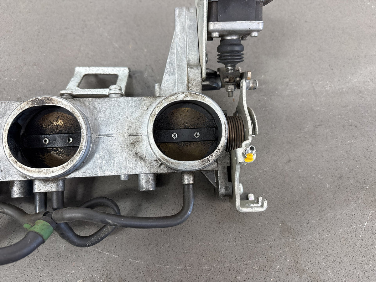 2005-2010 Triumph Sprint ST 1050 Speed Triple Throttle Bodies T1240460 OEM