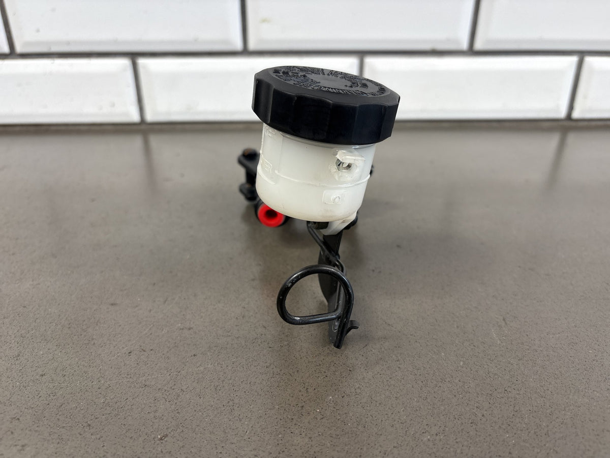 1999-2007 Yamaha YZF600R Front Brake Master Cylinder Nissin W Reservoir OEM