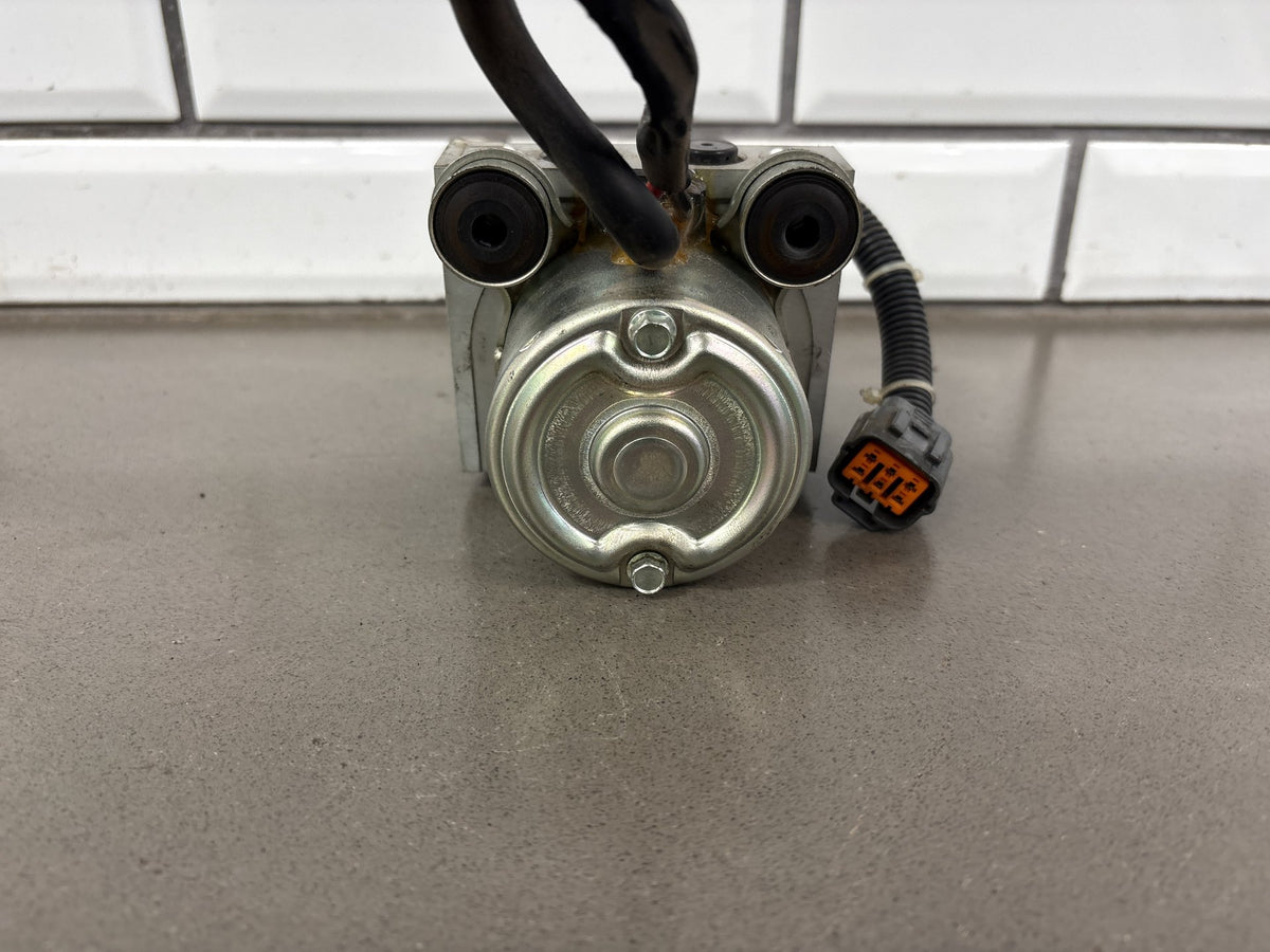 2006-2007 Yamaha FJR1300 ABS Pump Hydraulic Unit Modulator OEM 3P6-85930-00-00