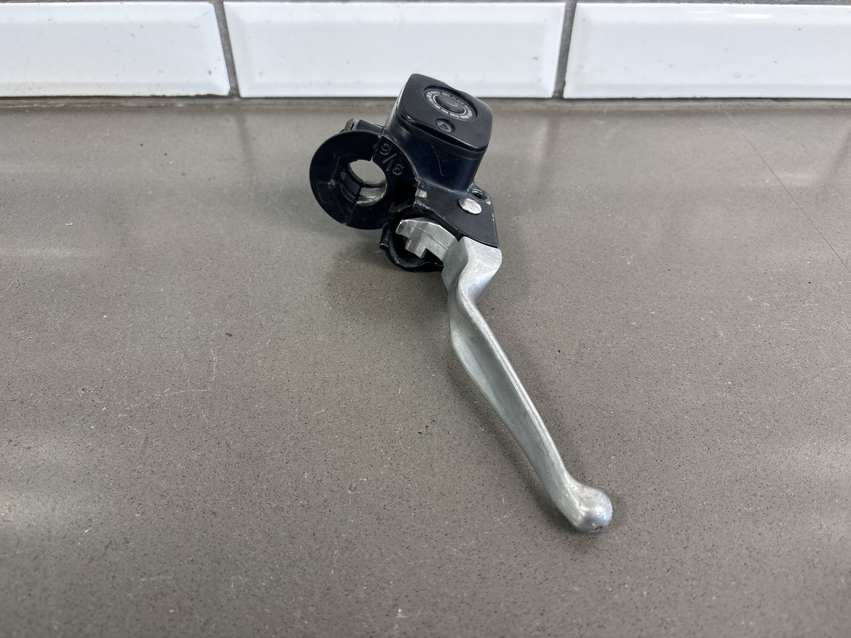 00-05 Harley Heritage Softail FLSTC FLSTCI Front Brake Master Cylinder 45019-96D