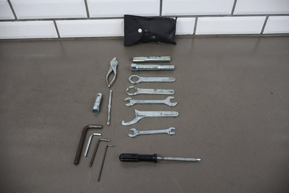 2001 Suzuki Intruder Volusia 800 Tool Kit