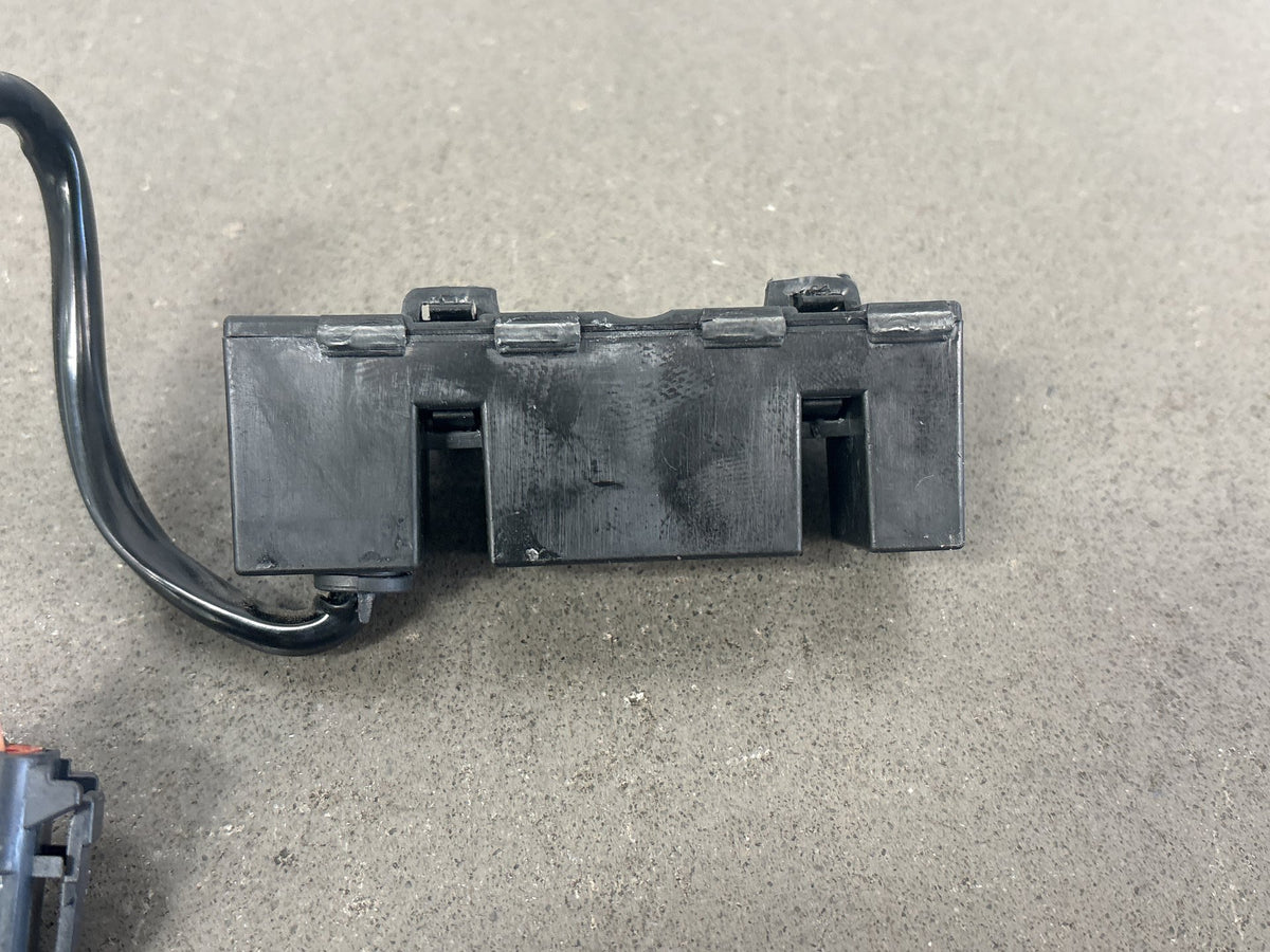 99-06 Harley Road King 02-05 Heritage Softail Indicator Light Housing 68113-99B