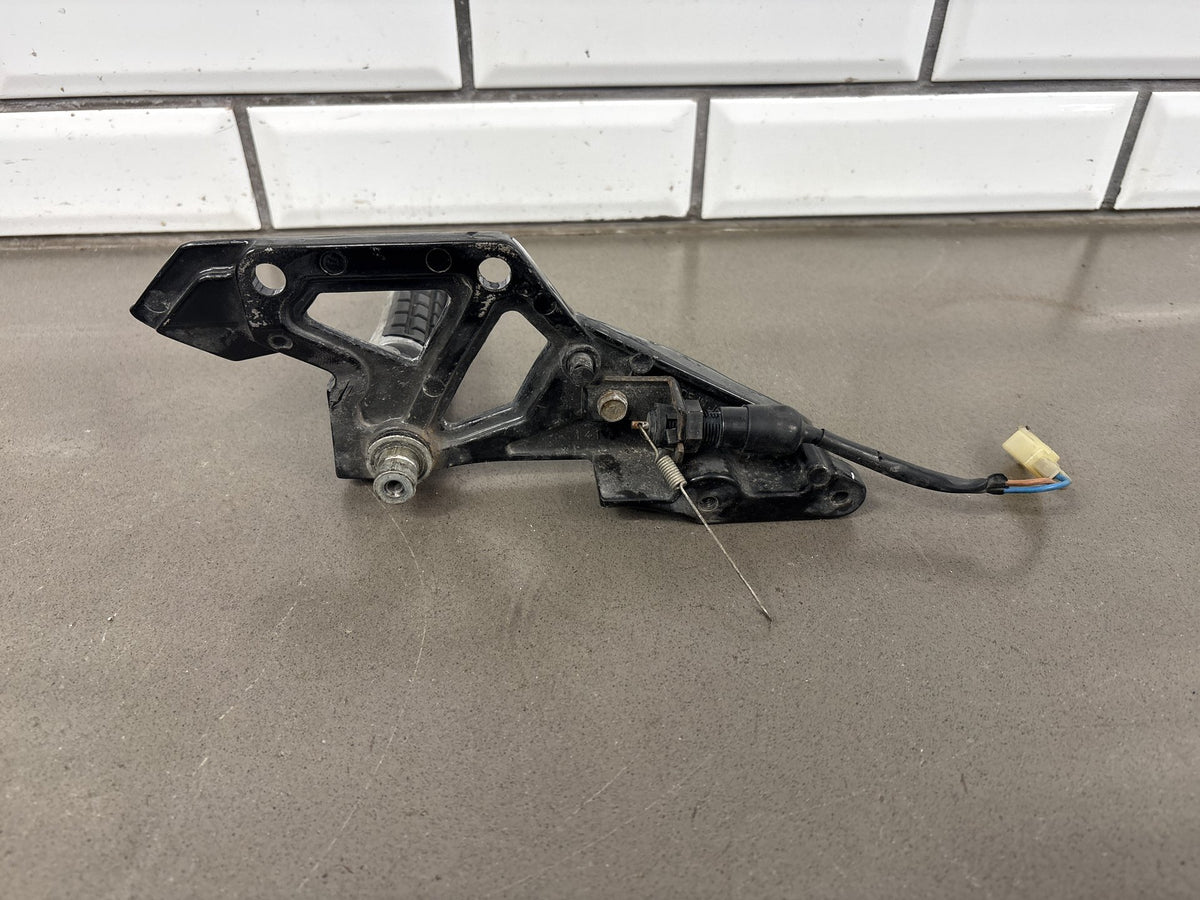 1991-93 Kawasaki ZX-11 ZX1100C Rearsets Left Right Pegs Brackets OEM 35011-1520