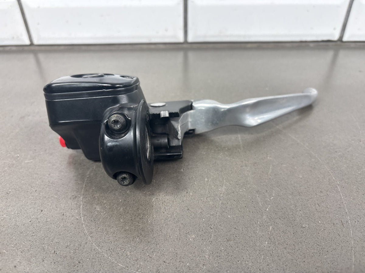 99-04 Harley Road King FLHR FLHRI FLHRCI Front Brake Master Cylinder 45013-96D