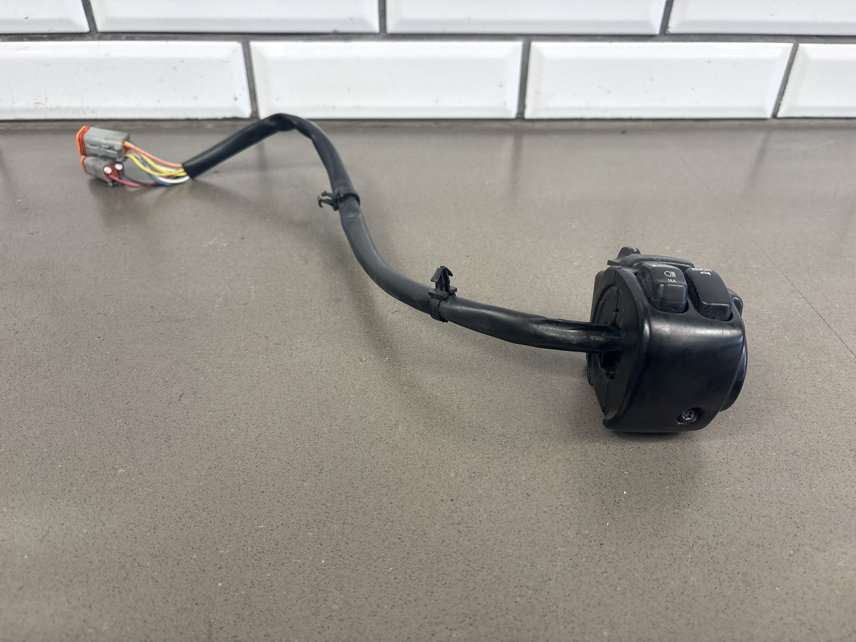 2002-2006 Harley Road King FLHRCI Left Switch Housing Black Cruise OEM 71567-96