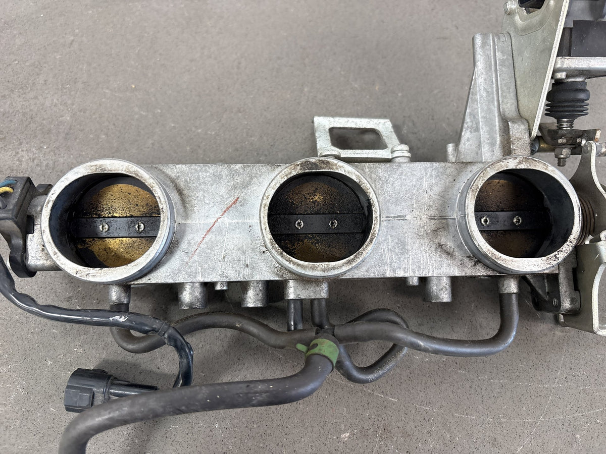 2005-2010 Triumph Sprint ST 1050 Speed Triple Throttle Bodies T1240460 OEM