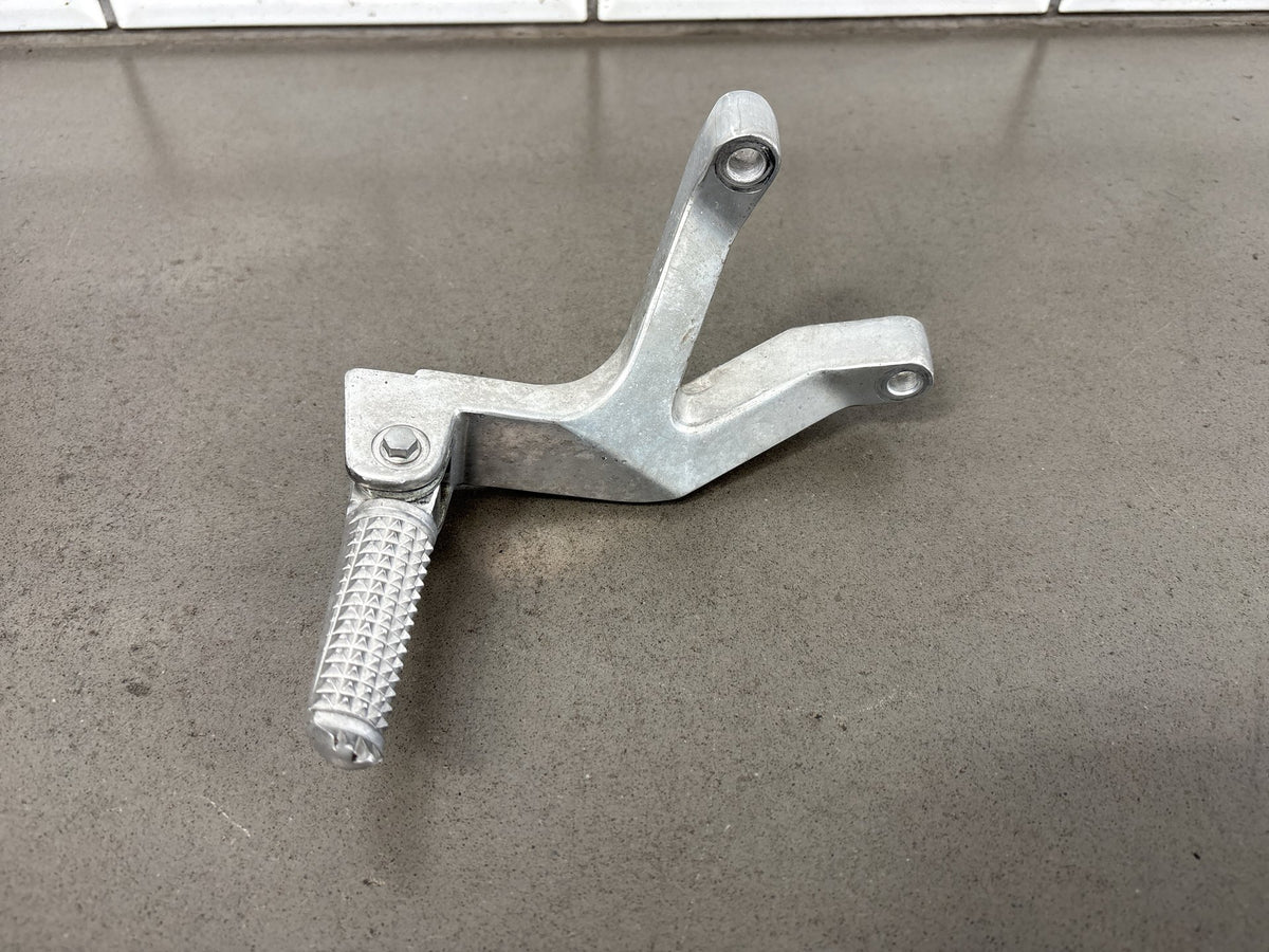 1999-2007 Yamaha YZF600R Pair Rear Passenger Foot Pegs w/ Brackets Silver OEM