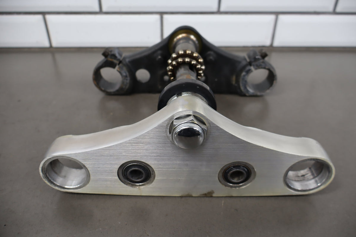 2001-04 Suzuki VL800 Volusia Triple Tree Stem OEM 51410-41F20