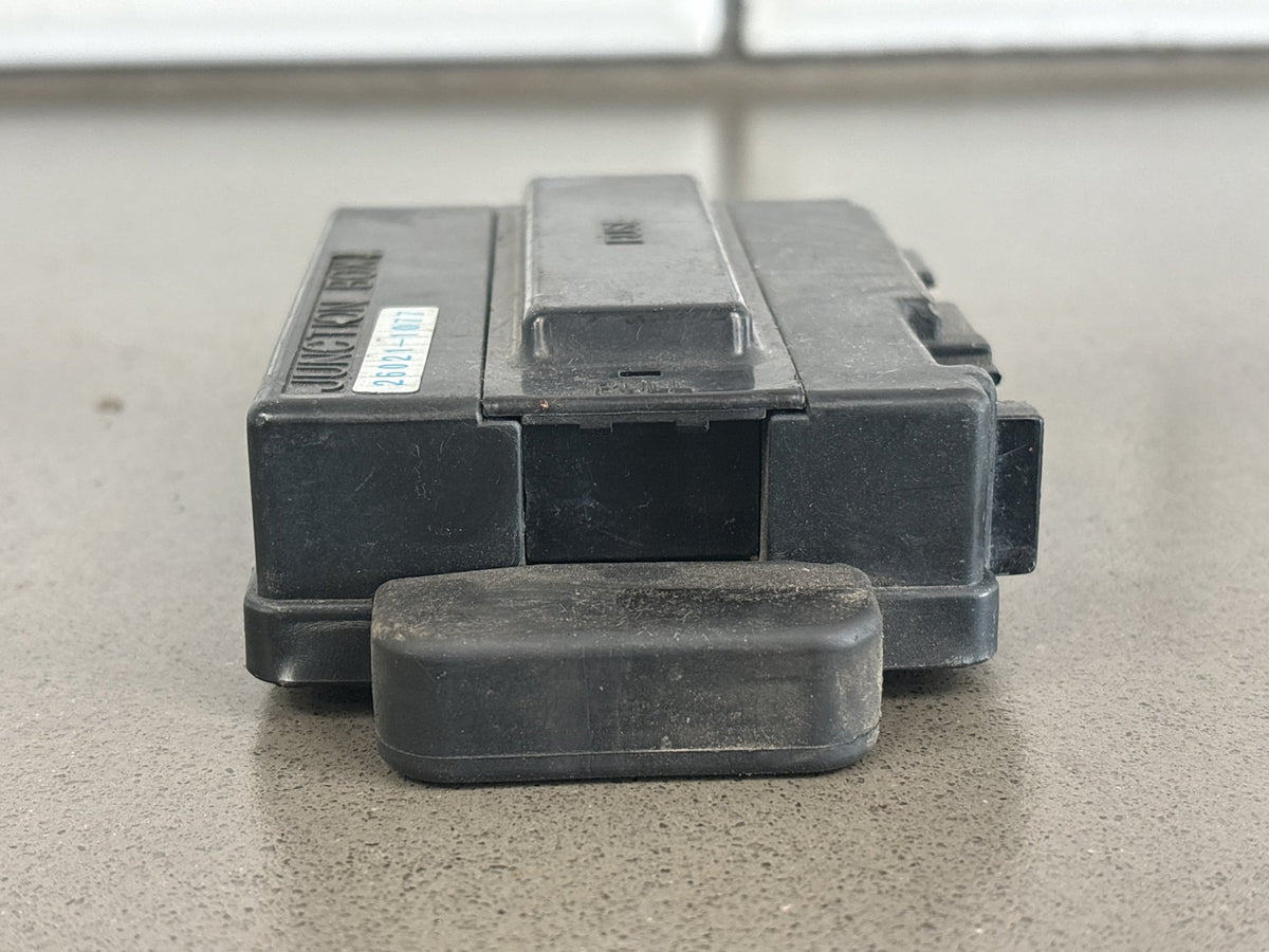 1990-1993 Kawasaki Ninja ZX-11 ZX1100C Junction Fuse Box OEM 26021-1077