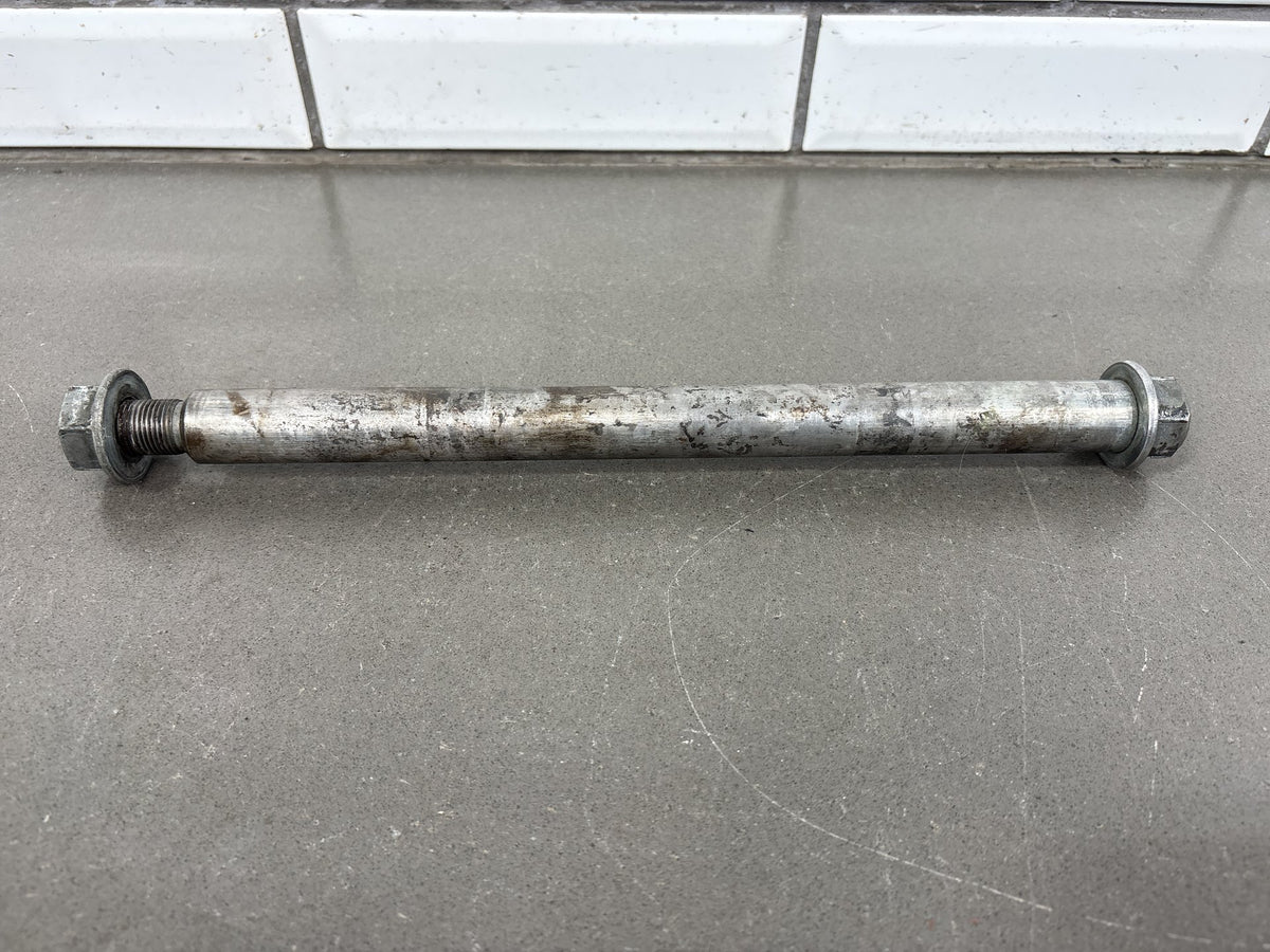 06-07 Dyna Super Glide Street Bob Wide Glide Harley Rear Axle 41114-06