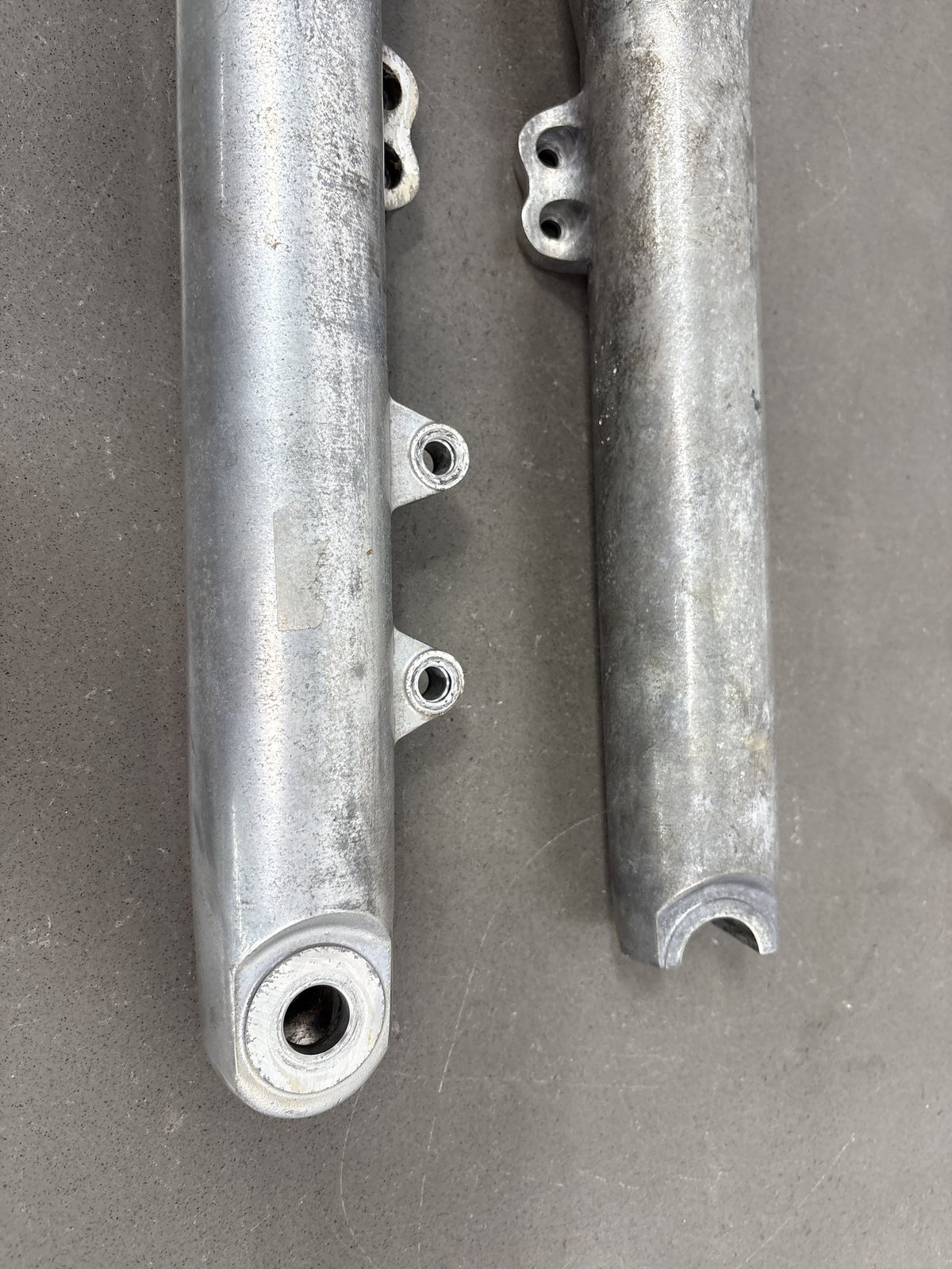 2006-2017 Harley-Davidson Dyna 49mm Front Fork Lowers Sliders 45947-06 45948-06
