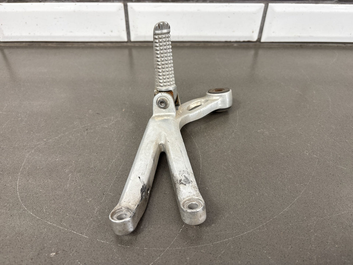 1999-2002 Yamaha YZF-R6 Rear Passenger Foot Peg Brackets Pair OEM