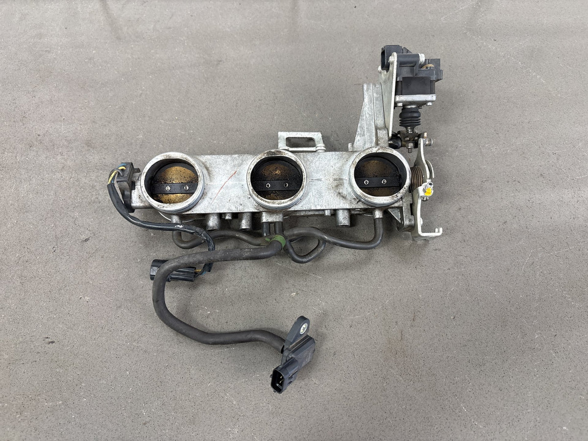 2005-2010 Triumph Sprint ST 1050 Speed Triple Throttle Bodies T1240460 OEM