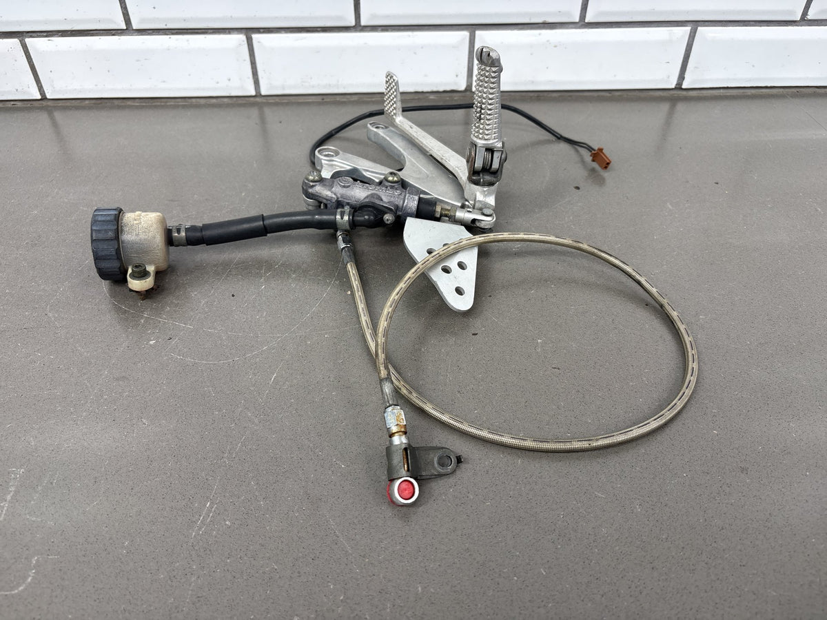 1999-2000 Yamaha YZF-R6 Right Rearset Rear Brake Master Cylinder OEM