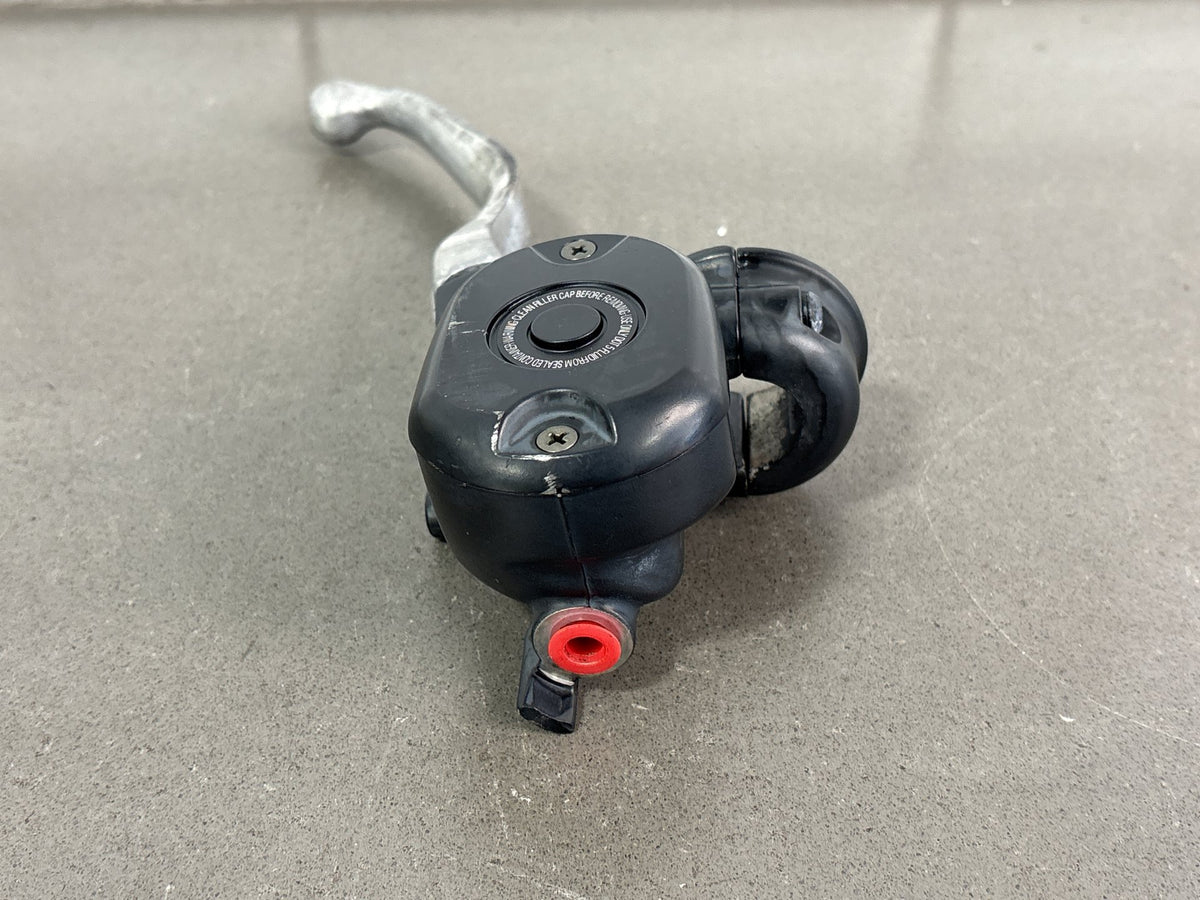 2004-2006 Harley Sportster XL883 XL1200C Front Master Cylinder OEM 45146-04