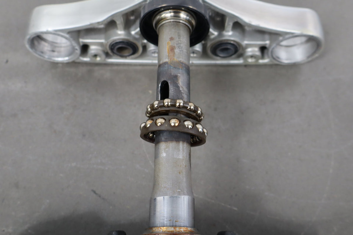 2001-04 Suzuki VL800 Volusia Triple Tree Stem OEM 51410-41F20