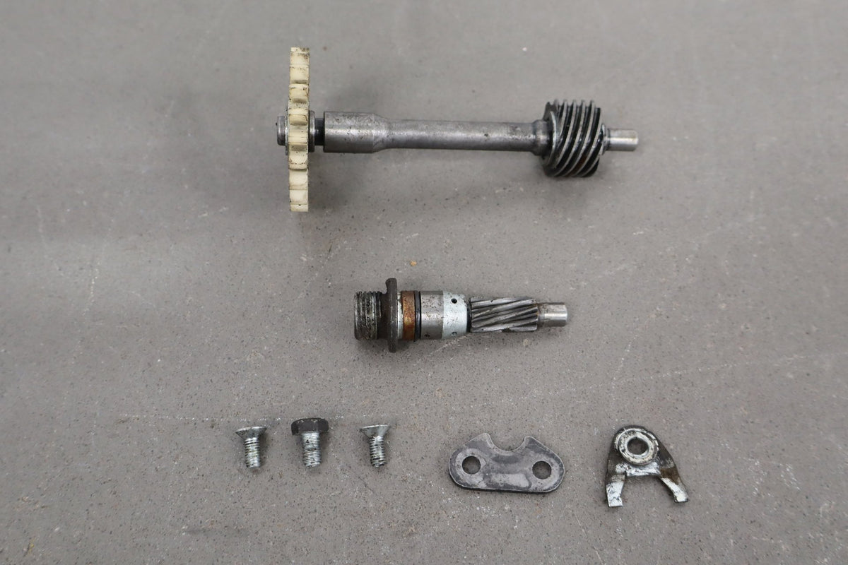 1973-1975 Yamaha RD350 Tach Drive Shaft Gear OEM 27-81786-10-00