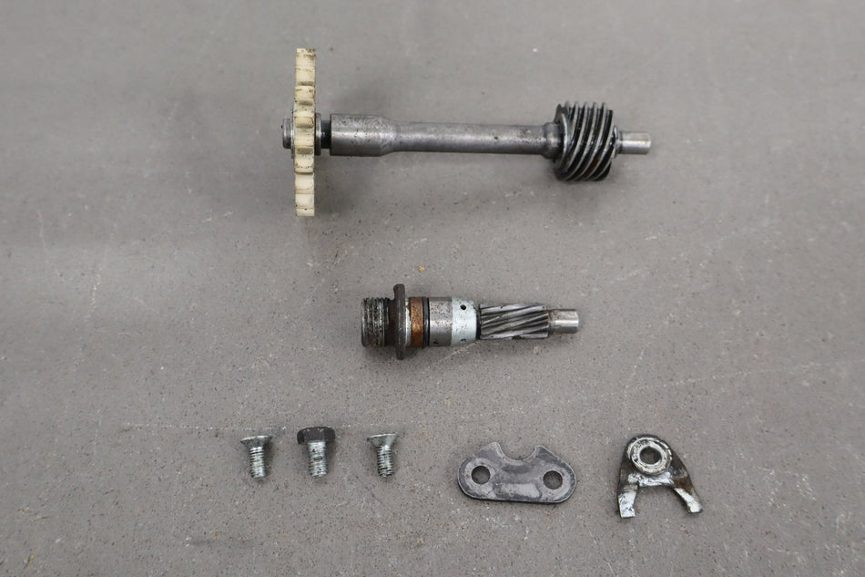 1973-1975 Yamaha RD350 Tach Drive Shaft Gear OEM 27-81786-10-00