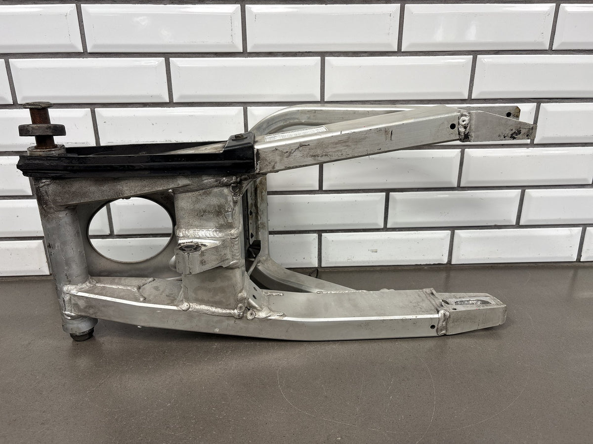 1999-2000 Yamaha YZF-R6 Rear Swingarm Swing Arm OEM