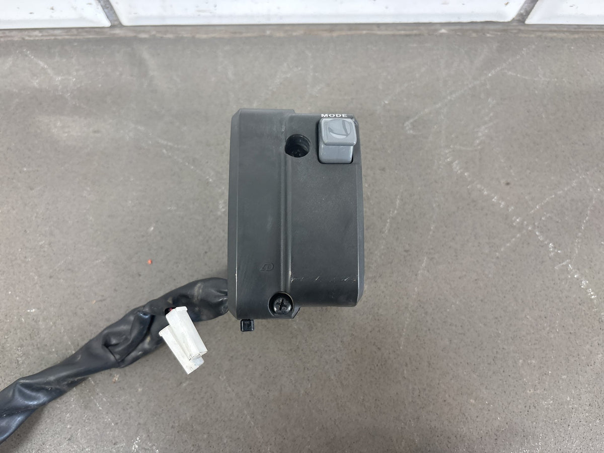2010-2014 Kawasaki Concours 14 ZG1400 Left Handlebar Control Switch 46091-0202