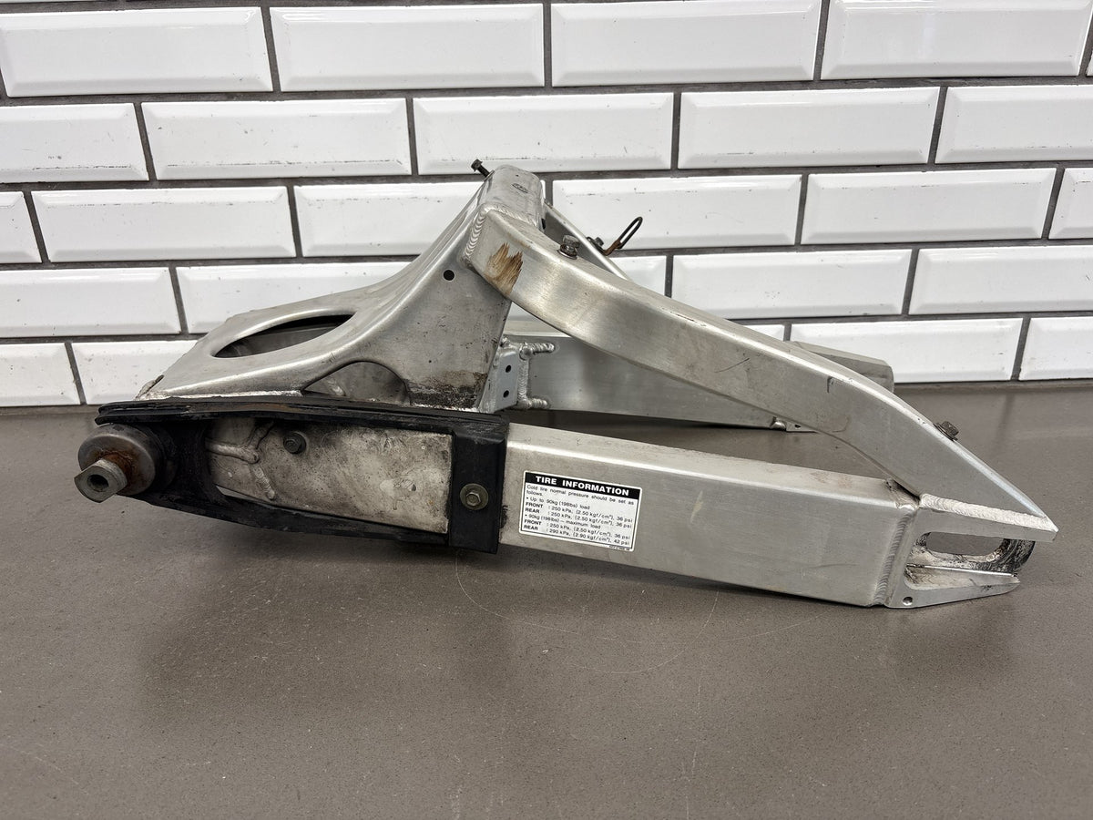 1999-2000 Yamaha YZF-R6 Rear Swingarm Swing Arm OEM