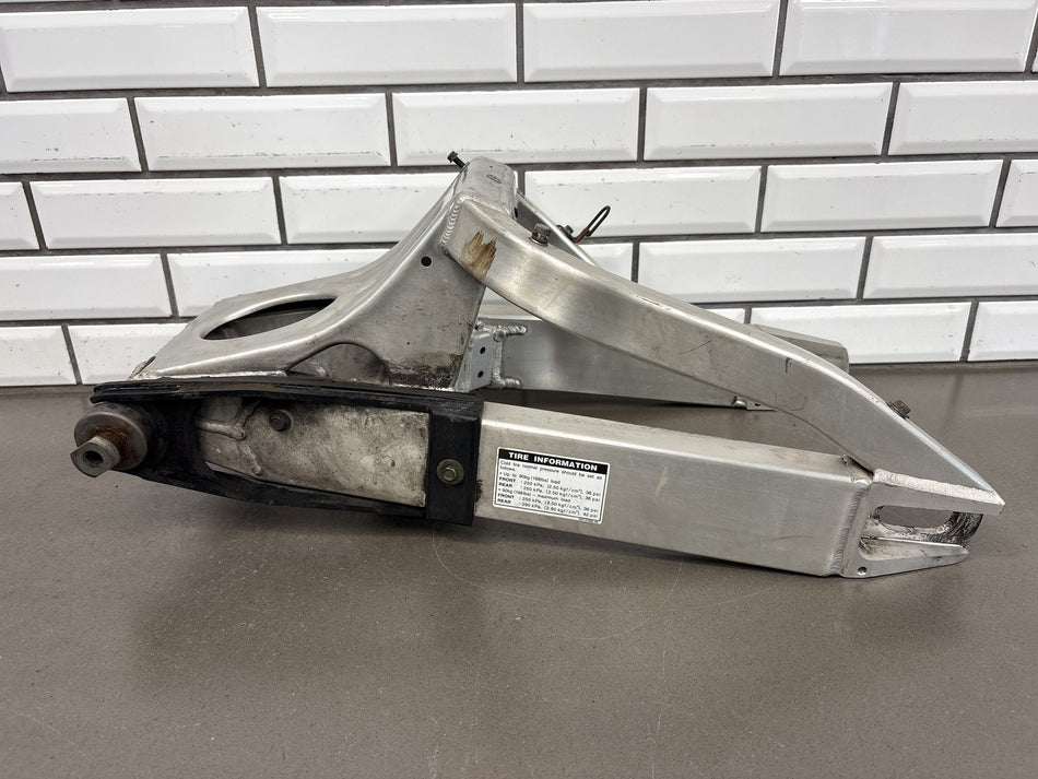 1999-2000 Yamaha YZF-R6 Rear Swingarm Swing Arm OEM
