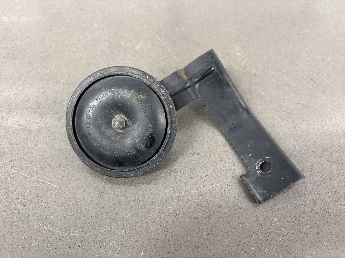 1990-1993 Kawasaki Ninja ZX-11 ZX1100C Horn Pair With Brackets OEM 27003-1320