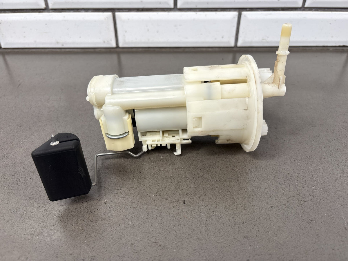 2006-2007 Yamaha FJR1300 Fuel Pump Assembly Level Sender OEM 5JW-13907-21-00