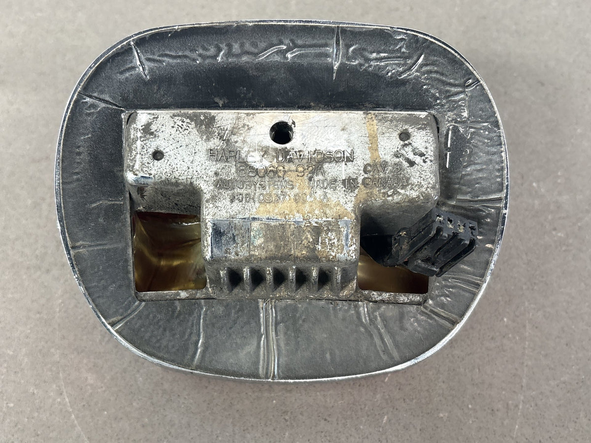 99-05 Harley Road King FLHR FLHRI FLHRCI FLHRS FLHRSI Tail Light & Base 68368-03