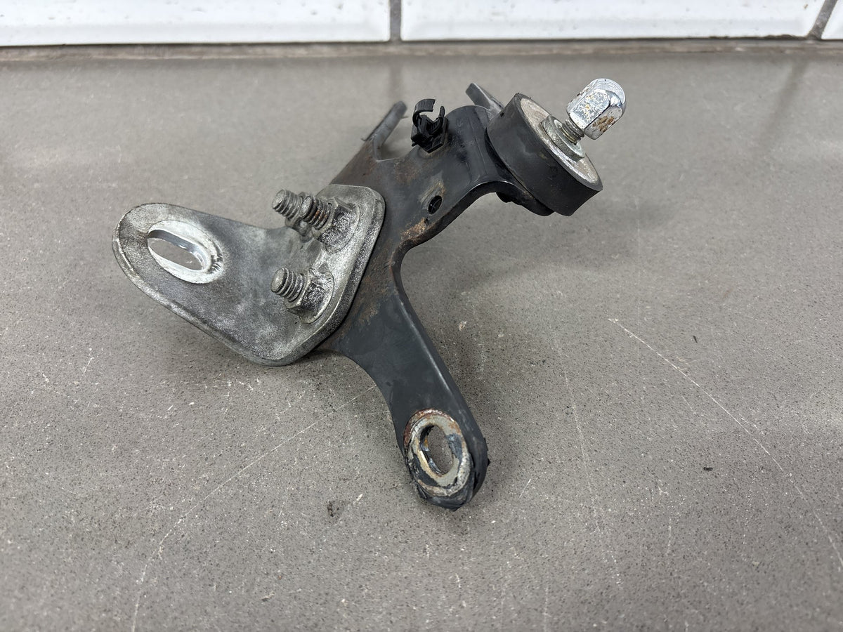 00-05 Harley Heritage Softail FLSTC Top Engine Mount Bracket OEM 16247-00