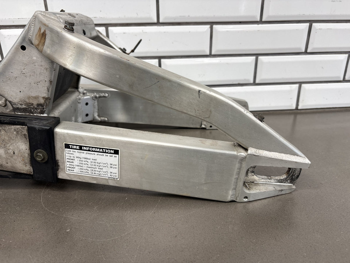 1999-2000 Yamaha YZF-R6 Rear Swingarm Swing Arm OEM
