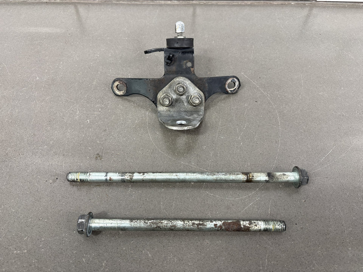 00-05 Harley Heritage Softail FLSTC Top Engine Mount Bracket OEM 16247-00