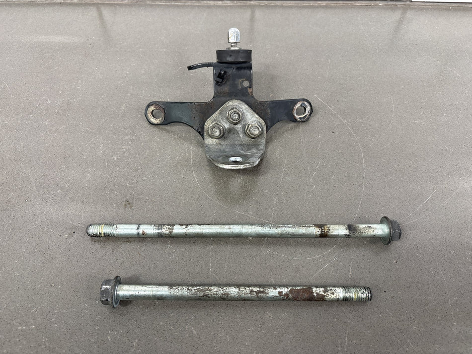 00-05 Harley Heritage Softail FLSTC Top Engine Mount Bracket OEM 16247-00