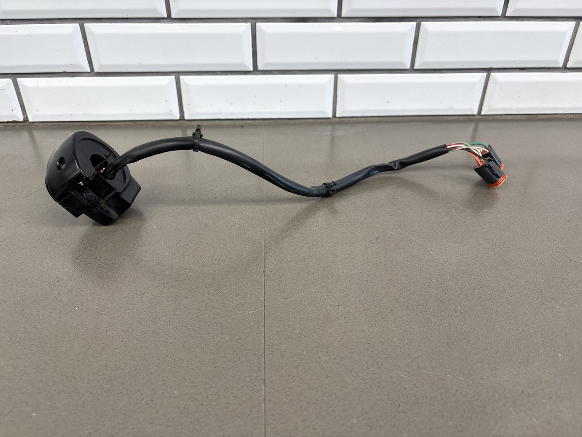 2002-2006 Harley Road King FLHRCI Right Switch Housing Black Cruise OEM 71564-96