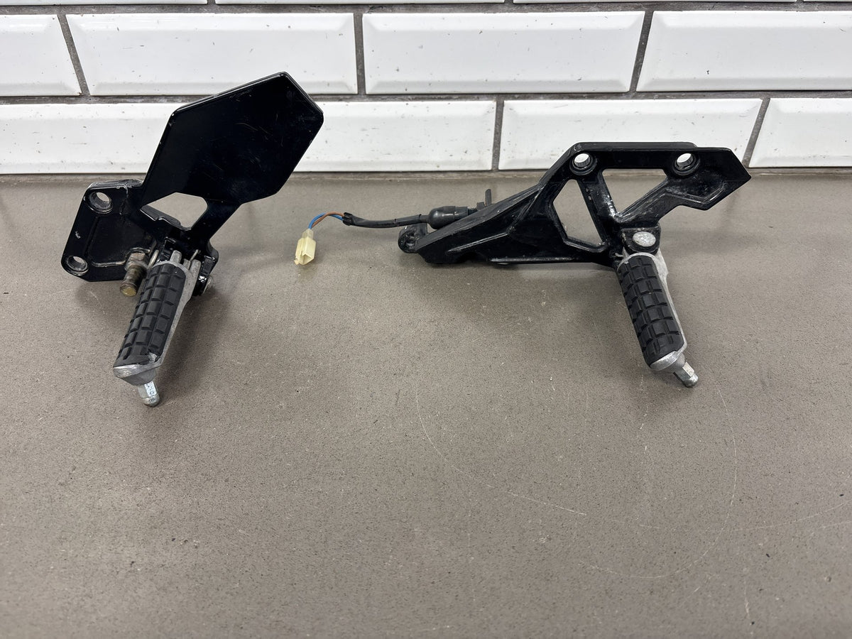 1991-93 Kawasaki ZX-11 ZX1100C Rearsets Left Right Pegs Brackets OEM 35011-1520