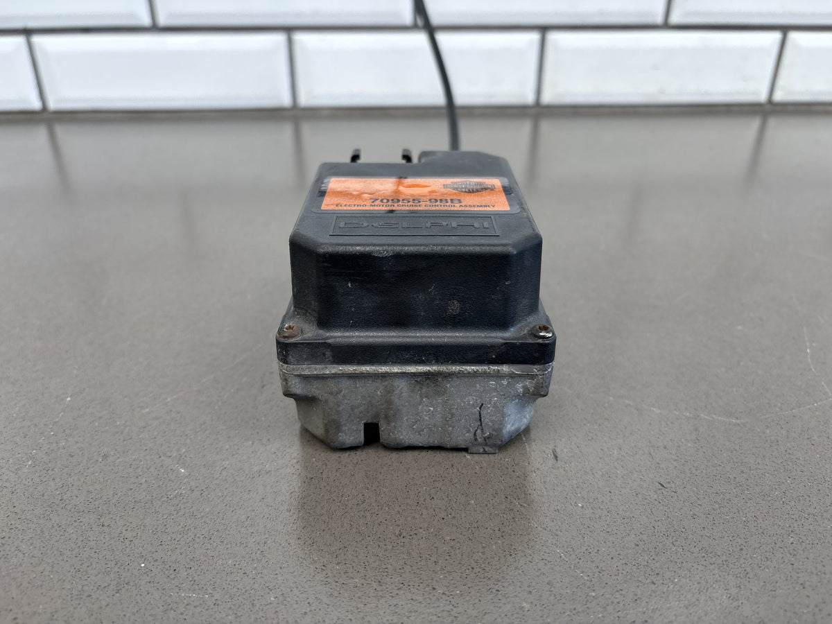 2002-2003 Harley Road King Classic FLHRCI Cruise Control Module OEM 70955-98B