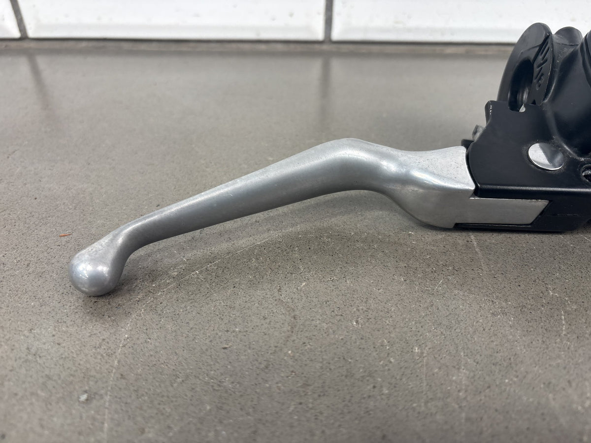 99-04 Harley Road King FLHR FLHRI FLHRCI Front Brake Master Cylinder 45013-96D