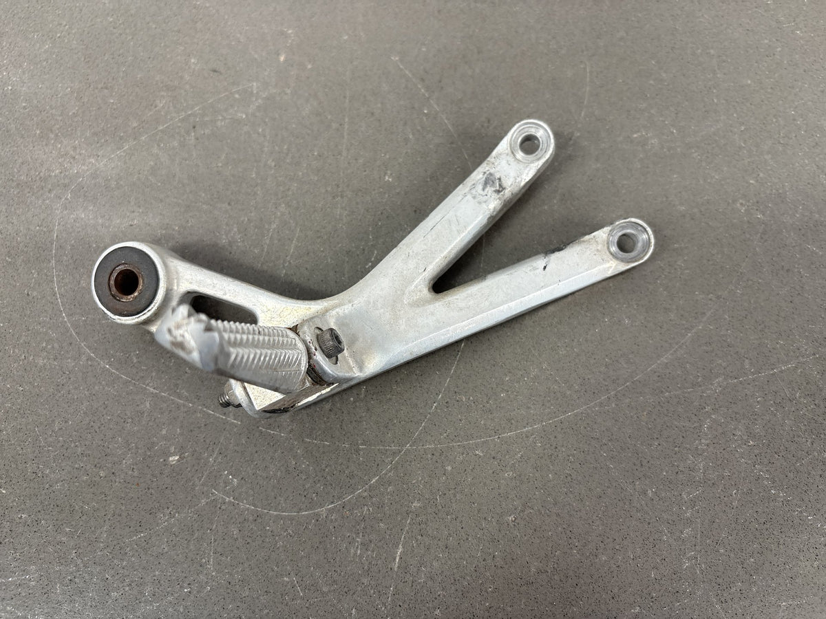 1999-2002 Yamaha YZF-R6 Rear Passenger Foot Peg Brackets Pair OEM