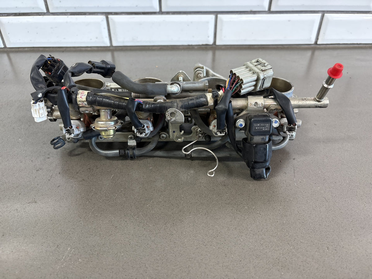 2006 Yamaha FJR1300A Throttle Bodies Injectors Fuel Rail TPS OEM 3P6-13750-01-00