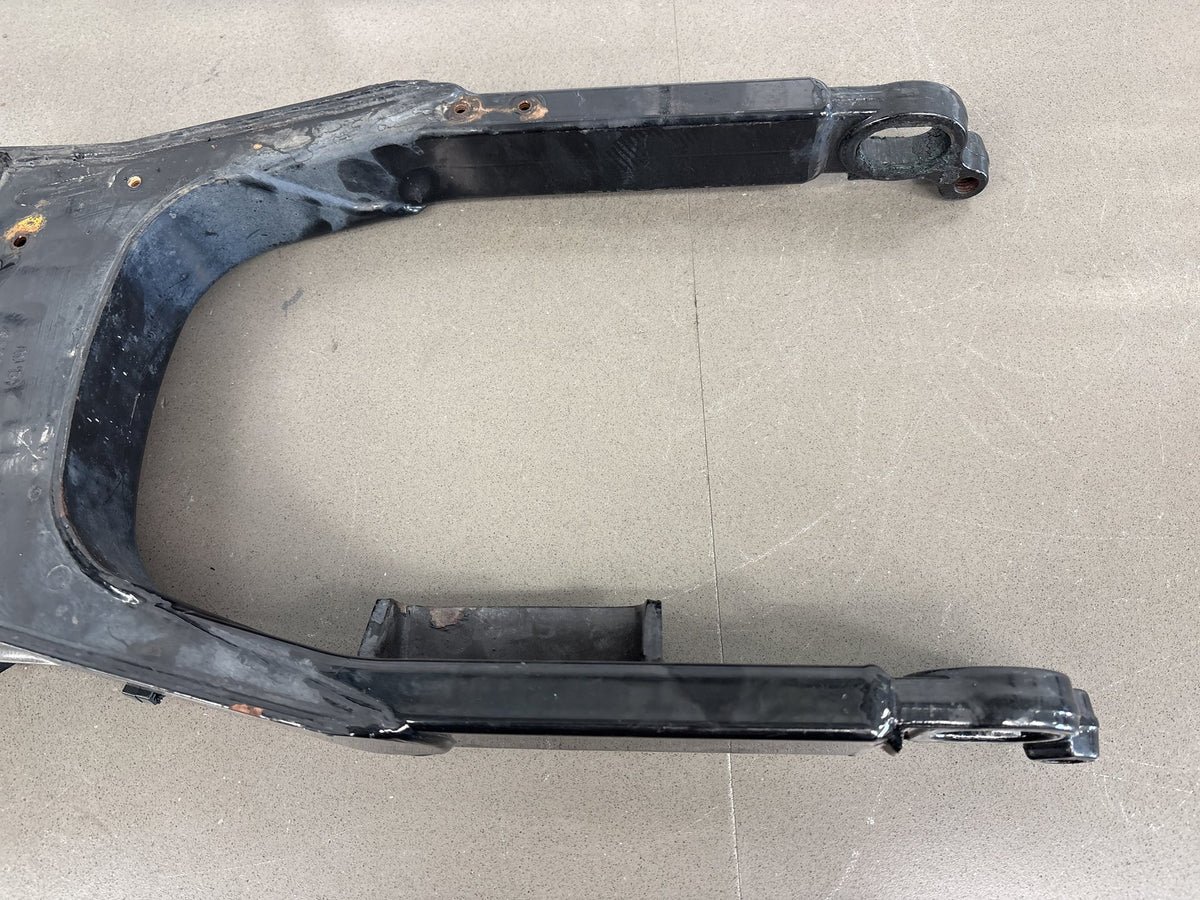 2002-2006 Harley Road King FLHR FLHRI FLHRCI FLHRS Swingarm Black OEM 47549-02A