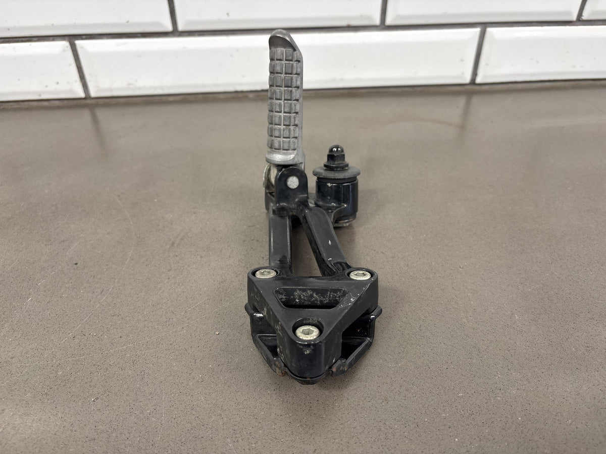 1990-1993 Kawasaki ZX-11 ZX1100C Passenger Pegs Brackets Pair OEM 35011-1521