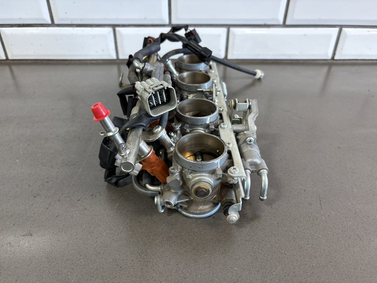2006 Yamaha FJR1300A Throttle Bodies Injectors Fuel Rail TPS OEM 3P6-13750-01-00