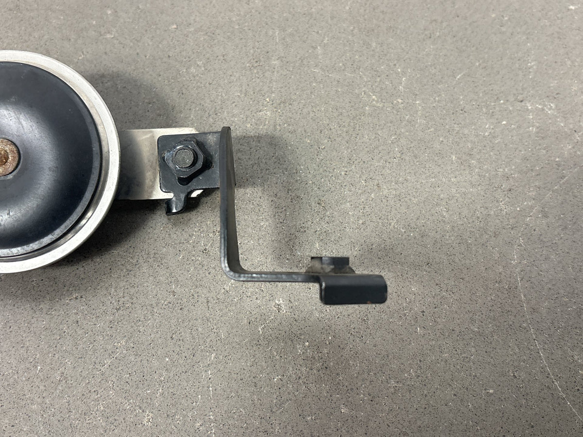 03-09 Suzuki SV650 SV650S Horn OEM 38500-17G00 38500-17G10