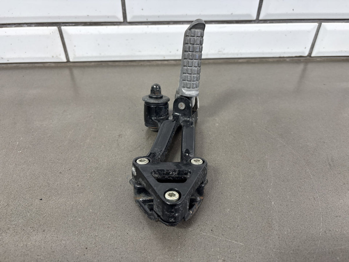 1990-1993 Kawasaki ZX-11 ZX1100C Passenger Pegs Brackets Pair OEM 35011-1521
