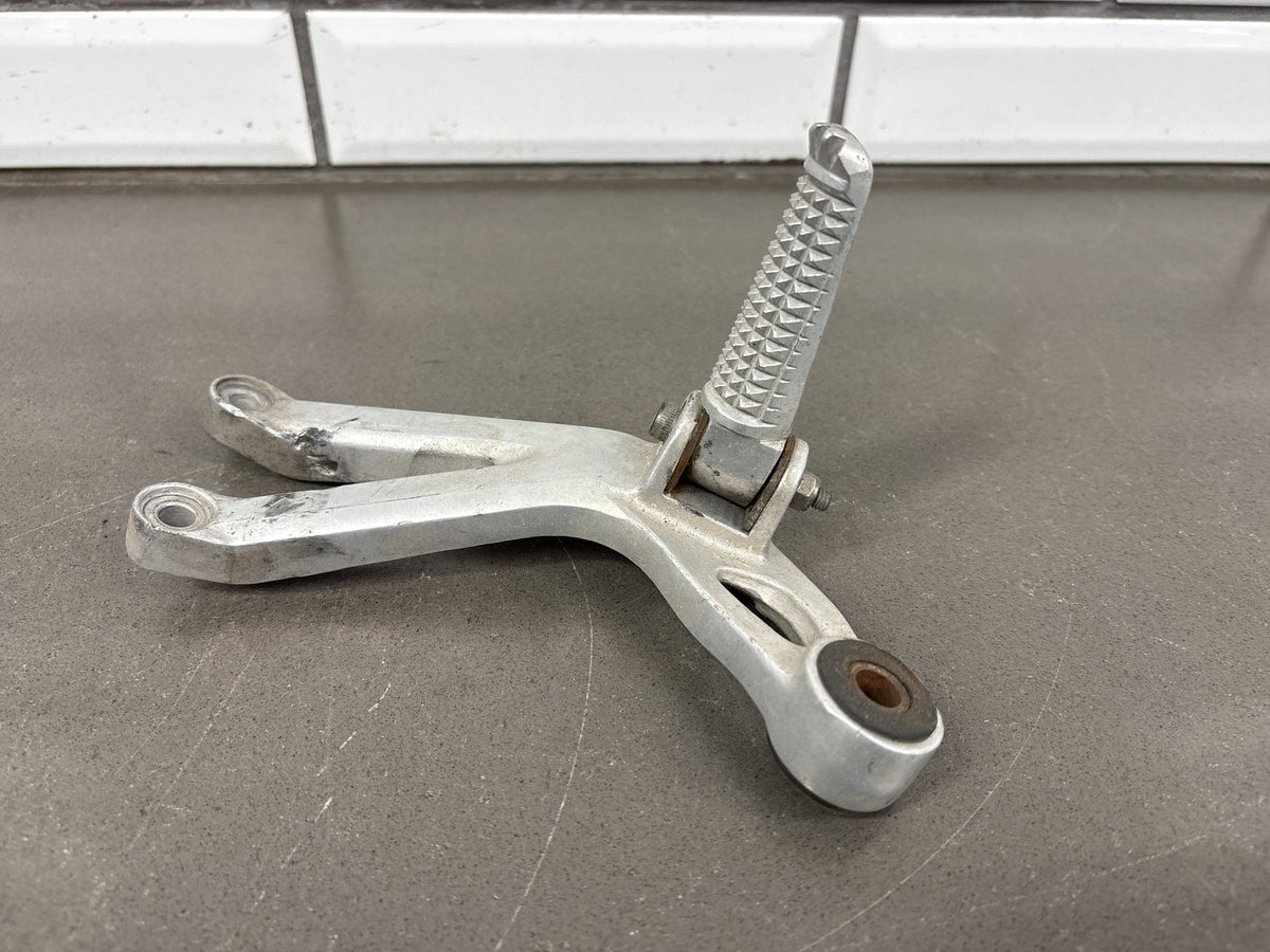 1999-2002 Yamaha YZF-R6 Rear Passenger Foot Peg Brackets Pair OEM