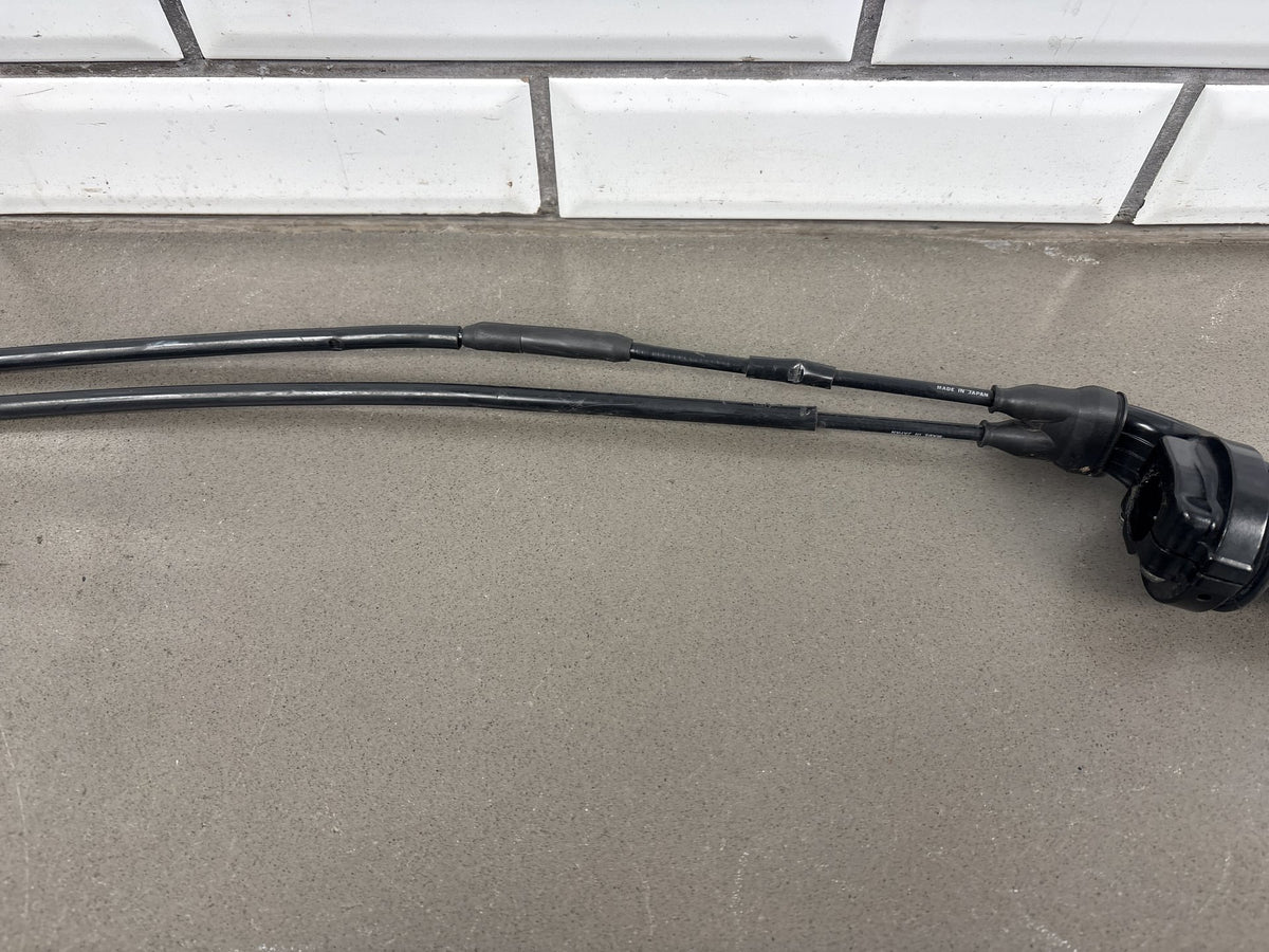 1999-2007 Yamaha YZF600R Throttle Tube Grip Housing with Throttle Cables OEM