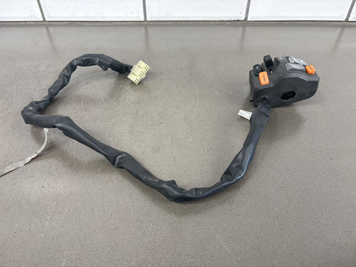2010-2014 Kawasaki Concours 14 ZG1400 Left Handlebar Control Switch 46091-0202